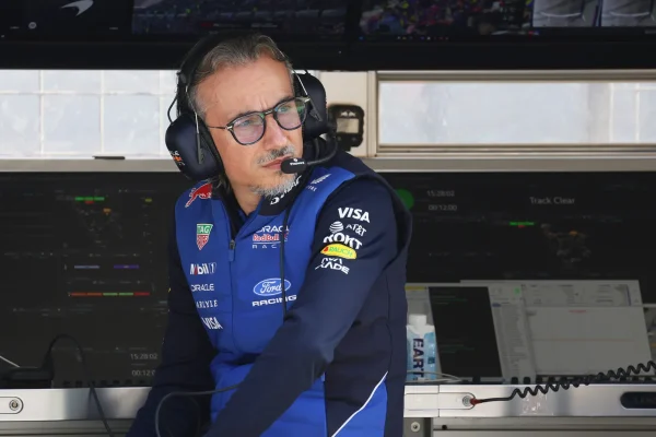 Mekies with hands in his hair in China: ‘From the first laps it has been a struggle’
