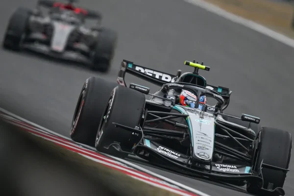 'Mercedes passes much-discussed front wing to FIA after talks'