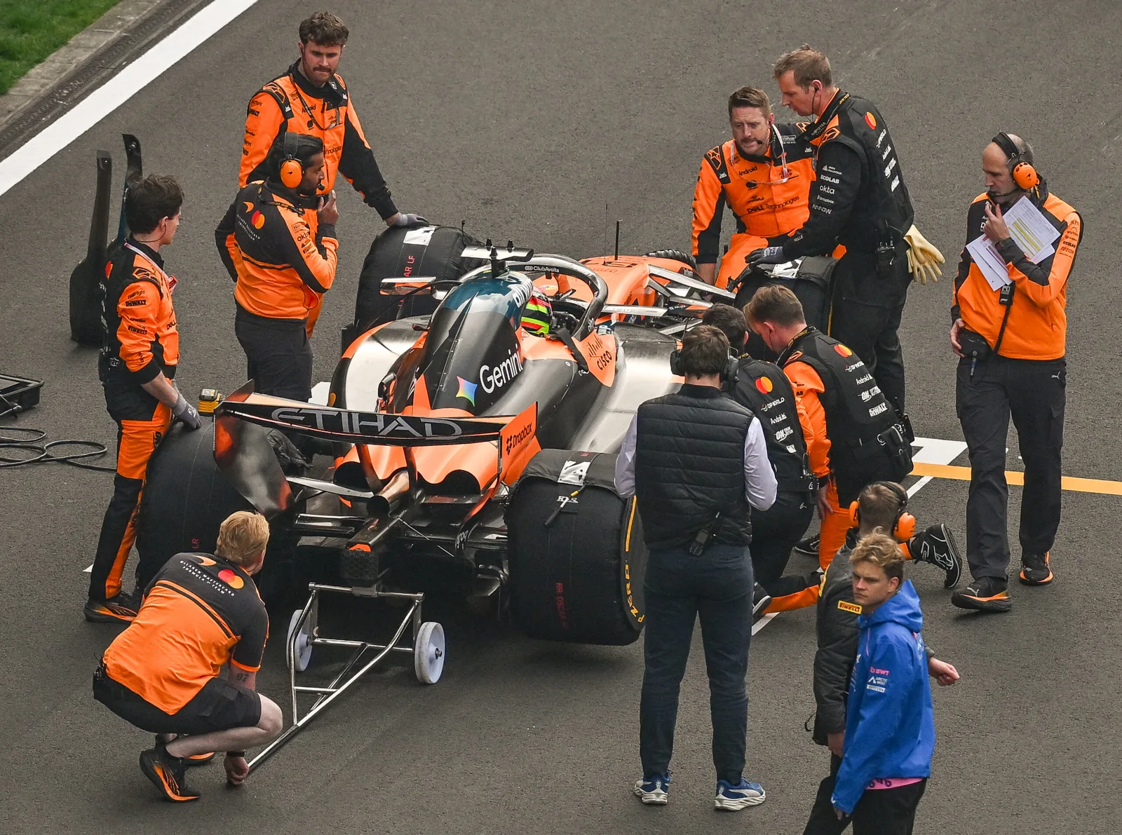 McLaren shares cause of double retirement at GP China: 'We couldn't do anything about it ourselves'