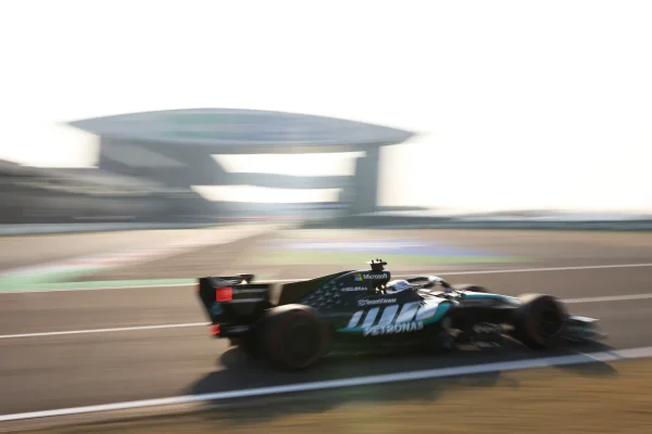 Starting grid sprint race Chinese GP: Mercedes dictates, Red Bull in trouble