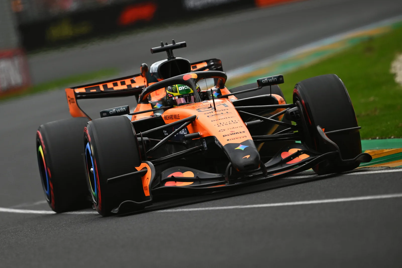 VIDEO | Piastri crashes before start of home race, out of Australian GP