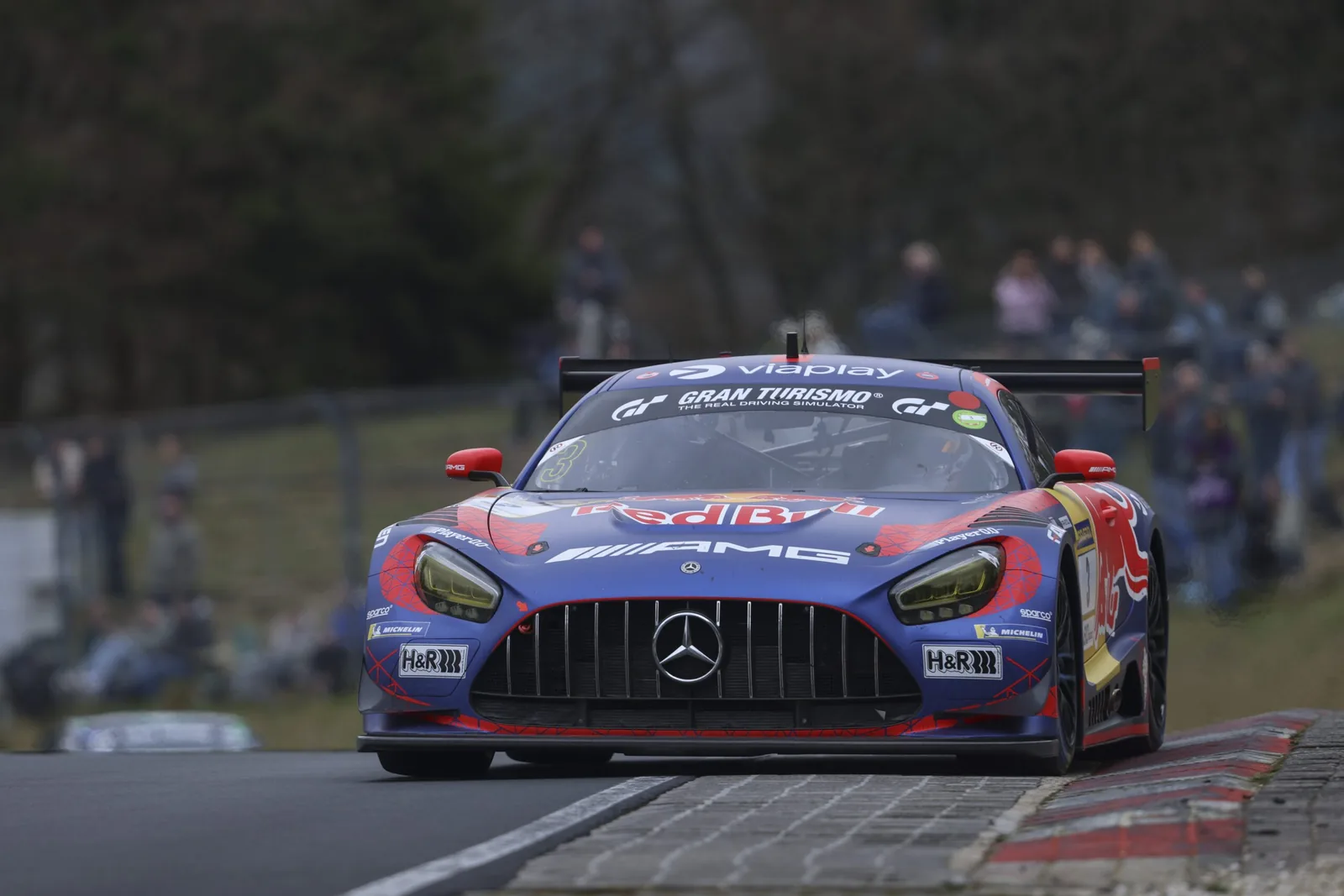 VIDEO: Verstappen races in the snow on the Nordschleife: ‘It was just like ice’