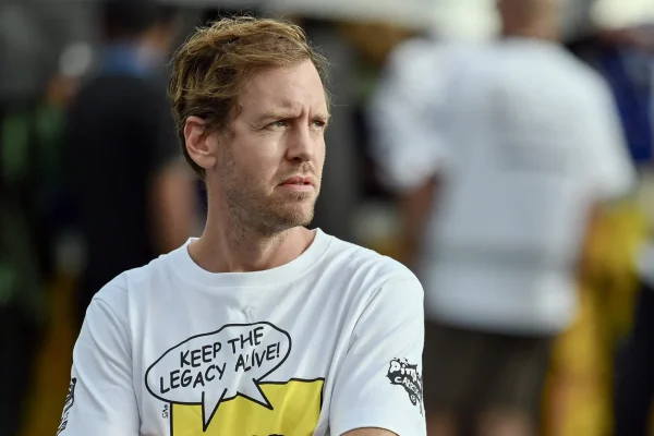 Sebastian Vettel races in running shoes, runs for charity during London marathon