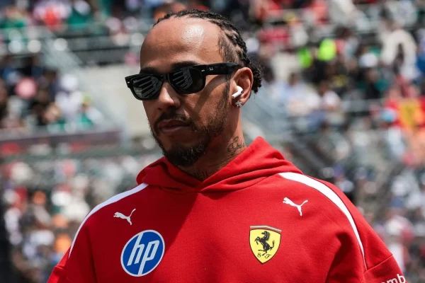 Hamilton backs Sainz, calls for more say: ‘Drivers have no voice’