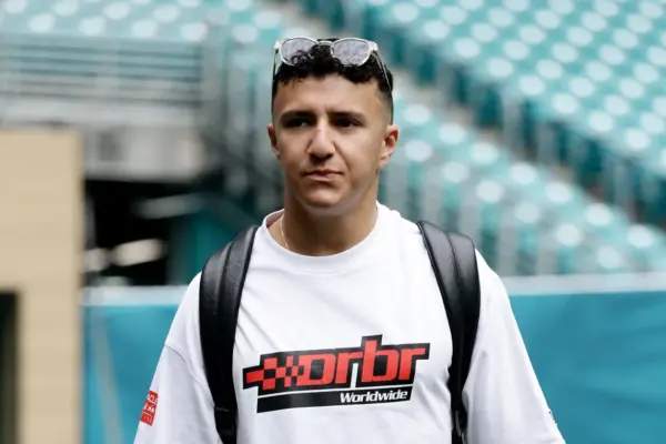 Frustrated Hadjar is puzzled: ‘A second slower than Verstappen’