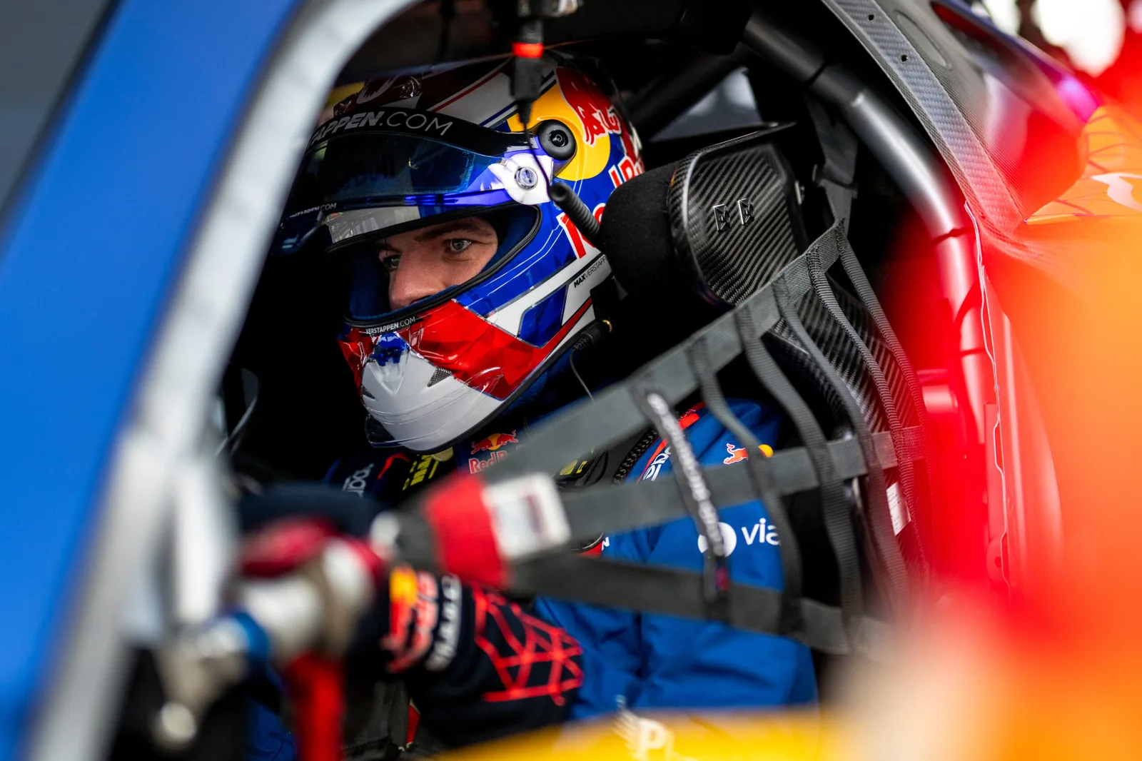 Tom Coronel: ‘Everyone moves aside for Max at the Nürburgring’