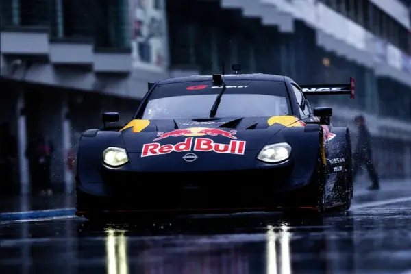 VIDEO: Verstappen beats experienced GT500 driver in debut in the rain