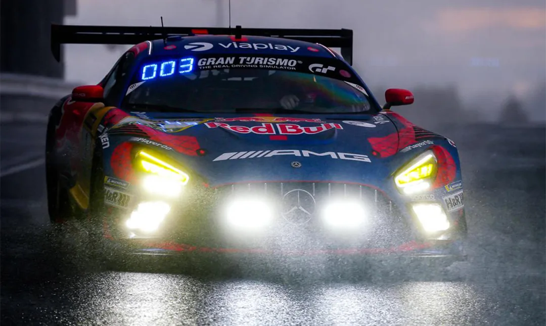 Verstappen ends first day, defies the darkness on soaking wet Nürburgring