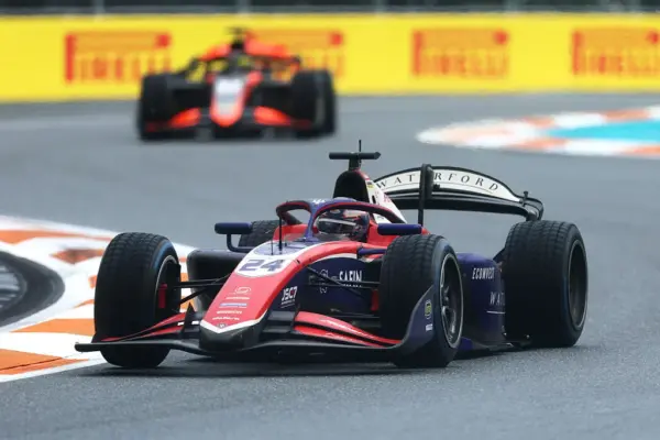 Chaotic Formula 2 race ends in disappointment for Laurens van Hoepen