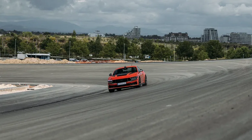 VIDEO: Carlos Sainz already drives first laps on brand new F1 circuit Madring