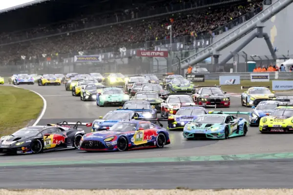 VIDEO: 24 Hours of the Nürburgring started, Verstappen Racing maintains P4