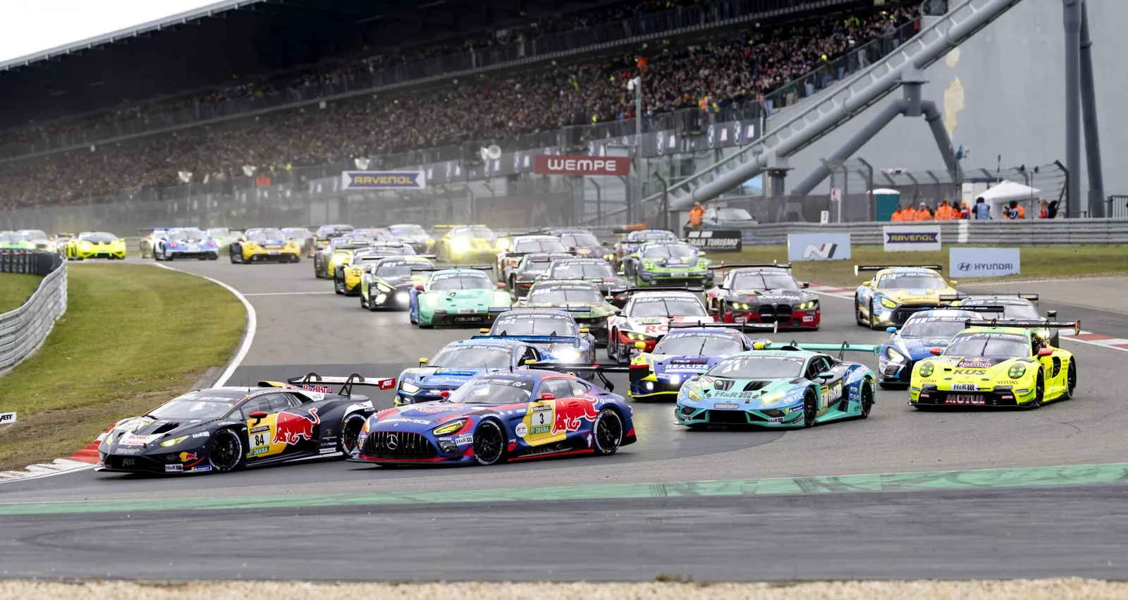 VIDEO: 24 Hours of the Nürburgring started, Verstappen Racing maintains P4