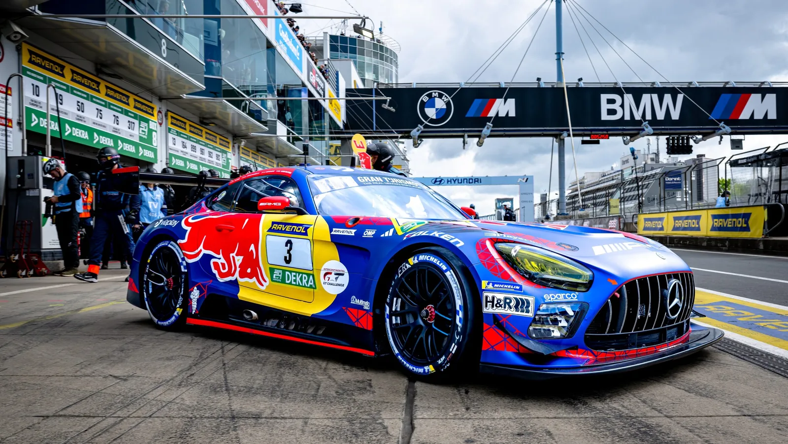VIDEO: Team Verstappen back on the track for the final lap, Juncadella reaches the finish line