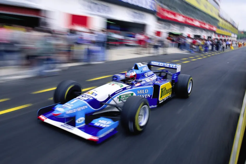 Iconic F1 livery makes a comeback during 24 Hours of Nürburgring