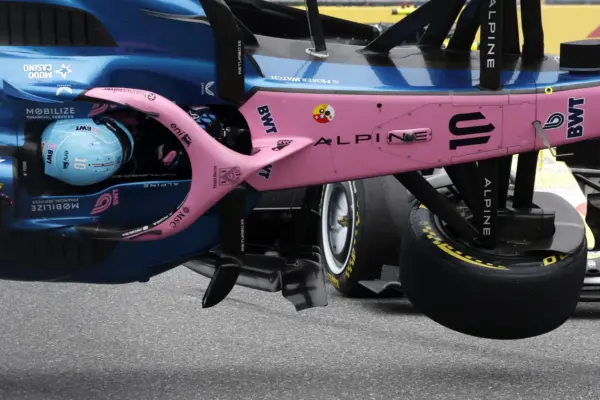 VIDEO: Bizarre crash in GP Miami, Pierre Gasly flies over the top
