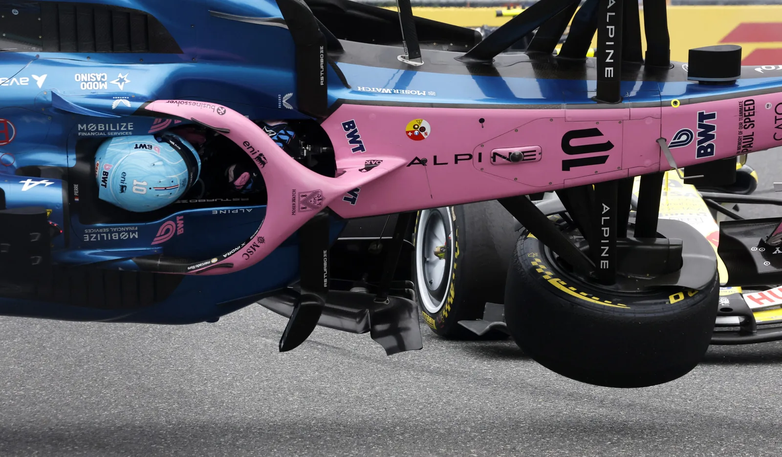 VIDEO: Bizarre crash in GP Miami, Pierre Gasly flies over the top