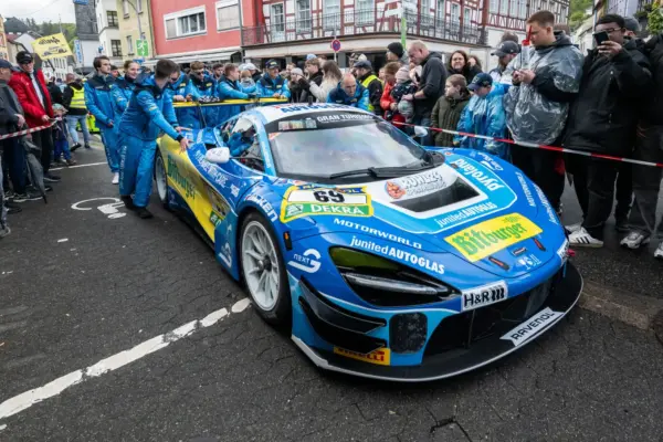 Iconic F1 livery makes a comeback during 24 Hours of Nürburgring