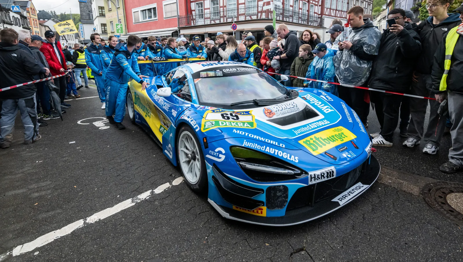 Iconic F1 livery makes a comeback during 24 Hours of Nürburgring