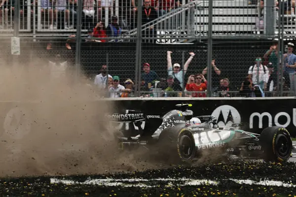 Sprintrace GP Canada: Russell wins despite incident with Antonelli, Verstappen P7
