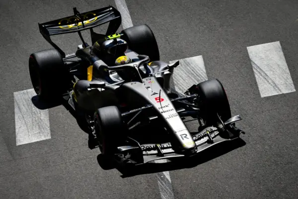 VIDEO: Gabriel Bortoleto causes a red flag in qualifying