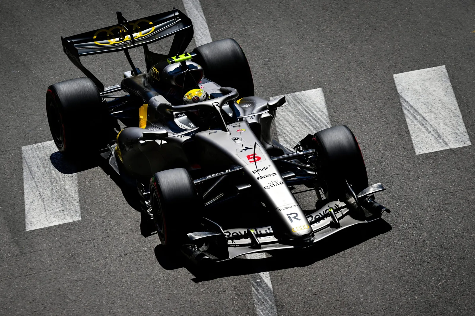 VIDEO: Gabriel Bortoleto causes a red flag in qualifying