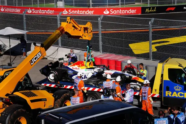 VIDEO: First red flag on Madring is a fact: Arvid Lindblad finishes VT2 in barriers