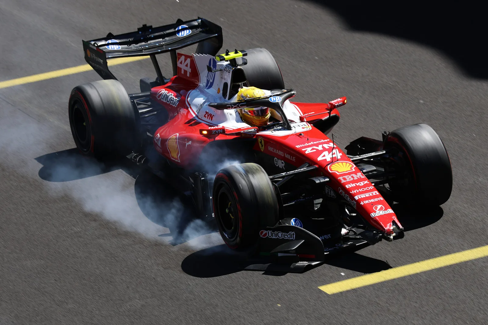 VIDEO: Lewis Hamilton brakes and ends up in tire stacks during third practice
