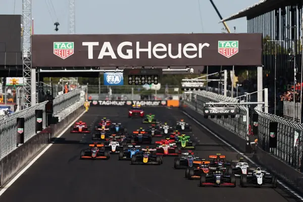 VIDEO: Chaos at F3 crash in Madrid, Sunday decision in title fight
