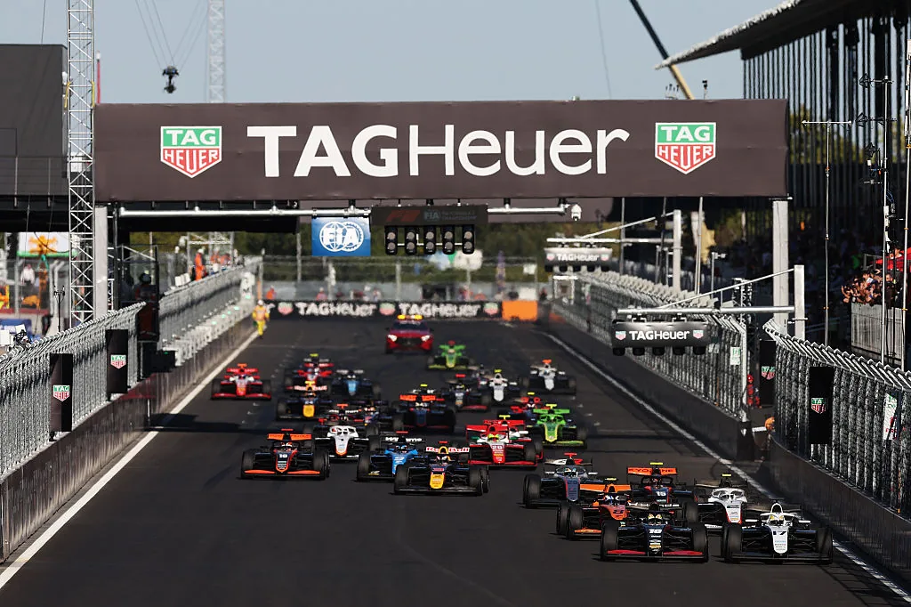 VIDEO: Chaos at F3 crash in Madrid, Sunday decision in title fight