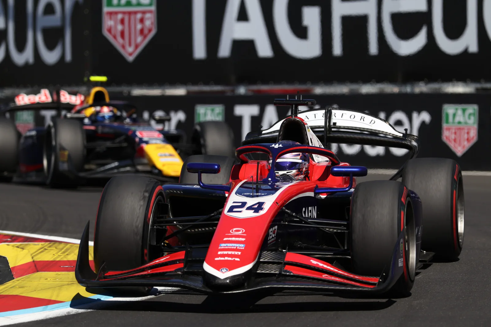 Laurens van Hoepen fights his way to the podium in F2 sprint race at Madring